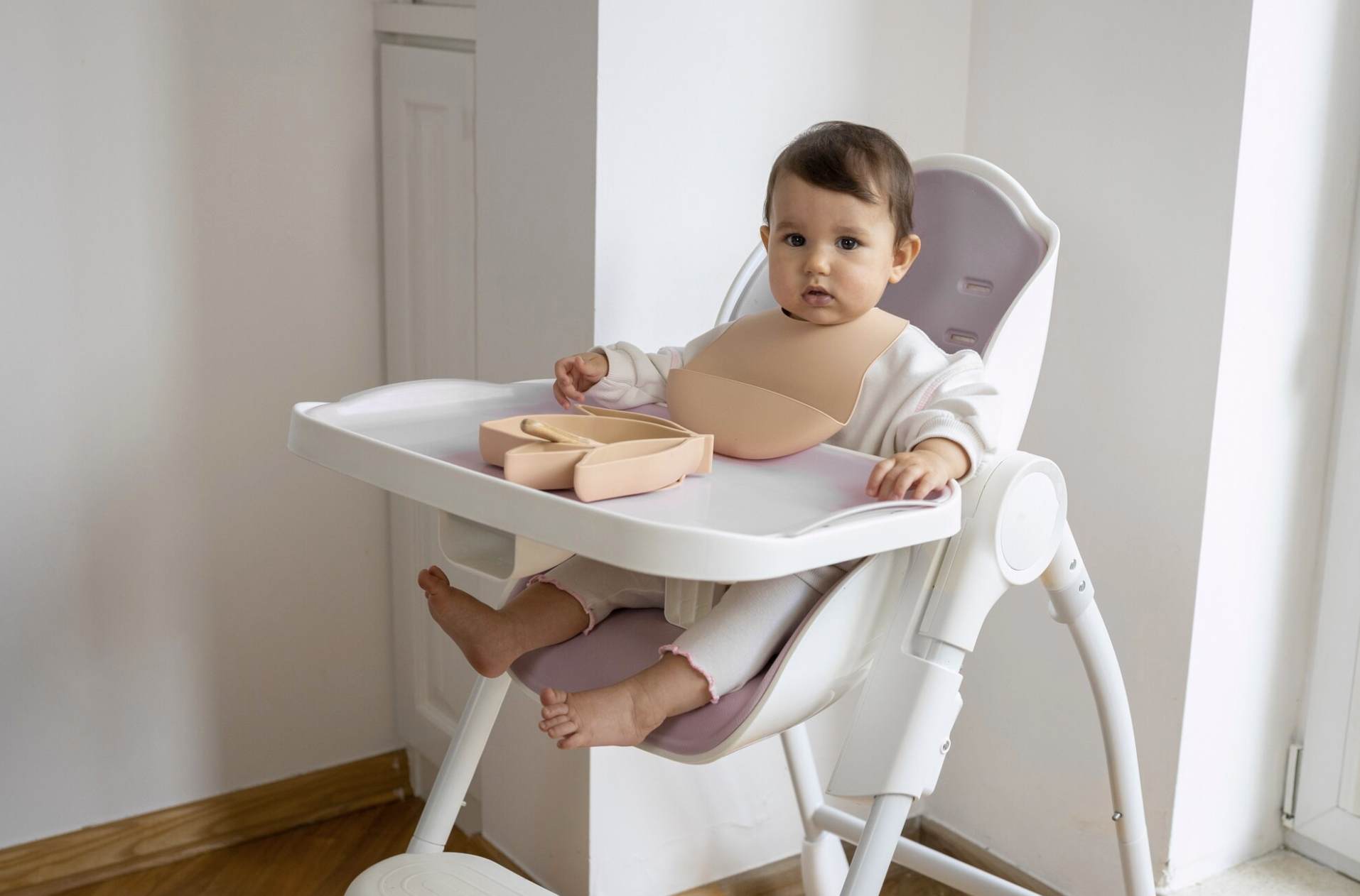 Easy Assembly and Storage